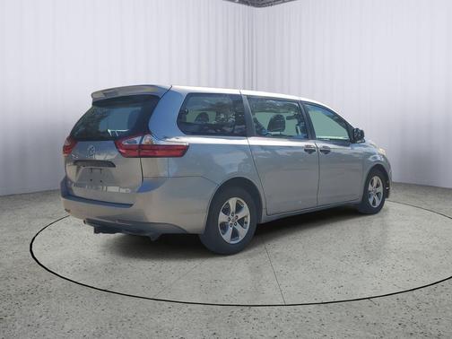 2017 Toyota Sienna SE