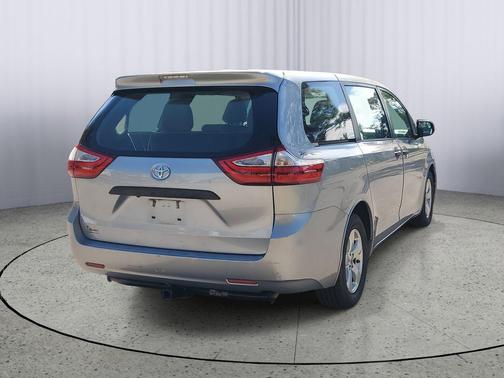 2017 Toyota Sienna SE