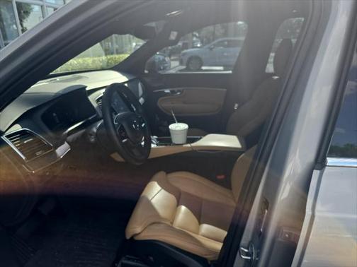2024 Volvo XC90 B6 Ultimate Bright Theme 7-Seater