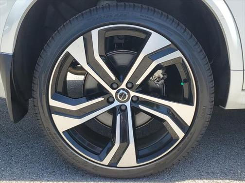 2025 Volvo XC90 B6 Ultra