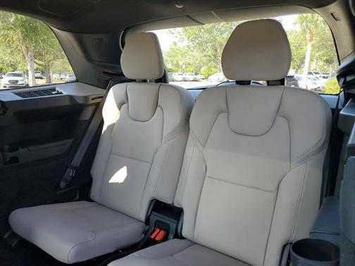 2025 Volvo XC90 B5 Plus 7-Seater