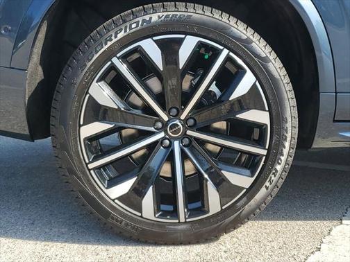 2025 Volvo XC90 B5 Plus 7-Seater