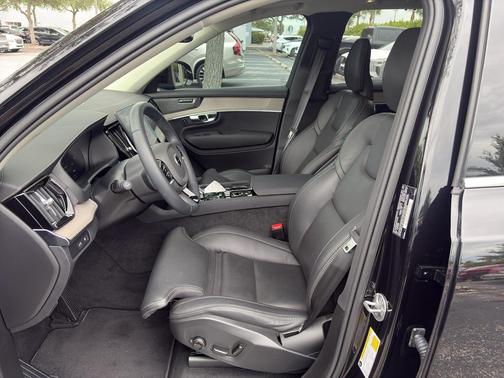 Onyx Black Metallic 2025 Volvo XC90 Plug-In Hybrid T8 Ultra 7-Seater