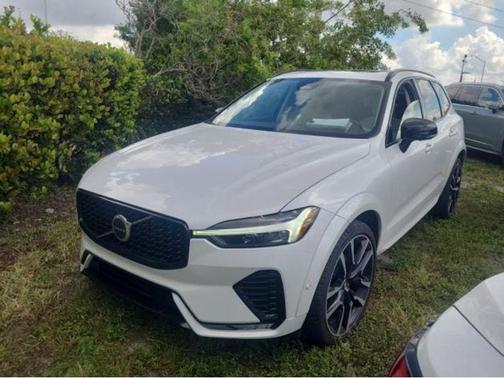 2024 Volvo XC60 B5 Ultimate Dark Theme