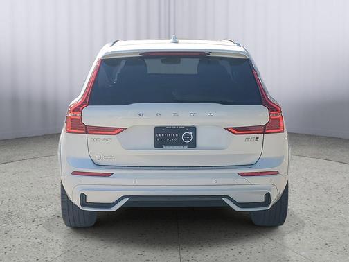 2024 Volvo XC60 B5 Ultimate Dark Theme