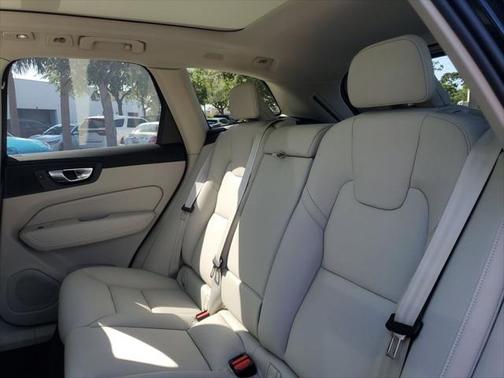 2025 Volvo XC60 Plug-In Hybrid T8 Plus