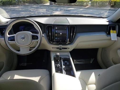 2025 Volvo XC60 Plug-In Hybrid T8 Plus