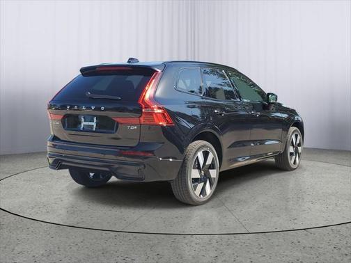 2025 Volvo XC60 Plug-In Hybrid T8 Plus