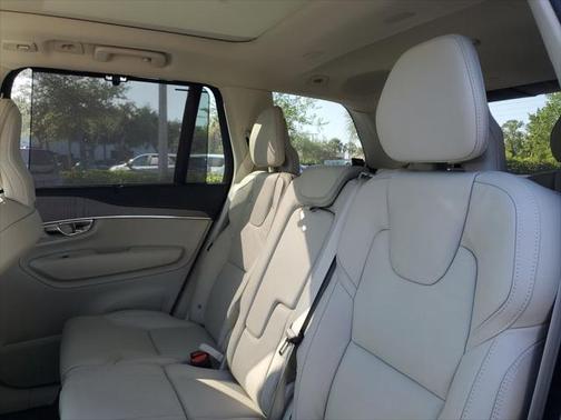 2025 Volvo XC90 B6 Ultra