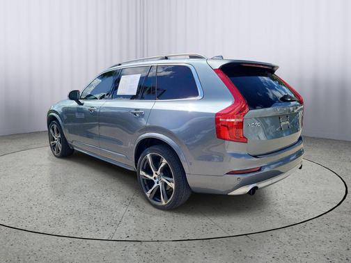 Bright Silver Metallic 2018 Volvo XC90 T5 Momentum
