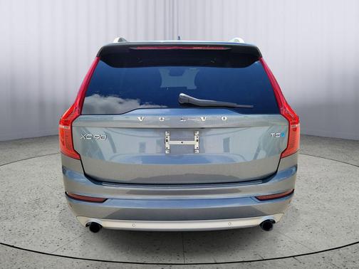 Bright Silver Metallic 2018 Volvo XC90 T5 Momentum