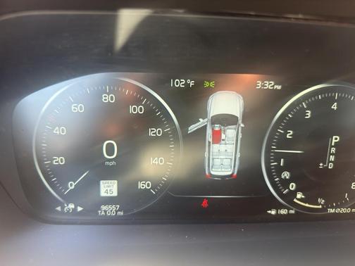 Bright Silver Metallic 2018 Volvo XC90 T5 Momentum