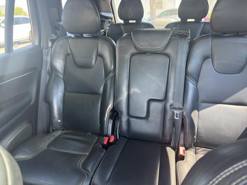 Bright Silver Metallic 2018 Volvo XC90 T5 Momentum