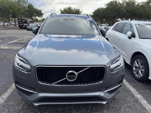 Bright Silver Metallic 2018 Volvo XC90 T5 Momentum