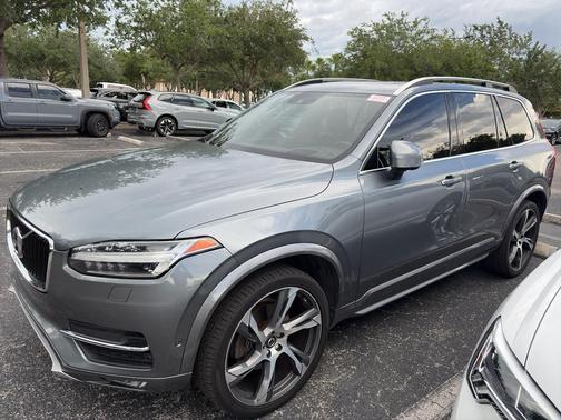 Bright Silver Metallic 2018 Volvo XC90 T5 Momentum