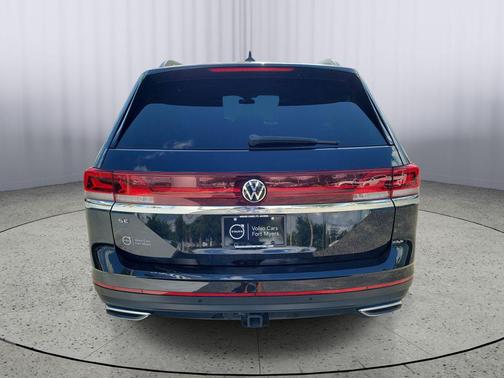 Deep Black Pearl 2025 Volkswagen Atlas 2.0T SE w/Technology