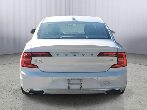 2017 Volvo S90 T5 Momentum