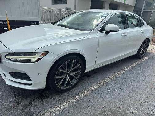 2017 Volvo S90 T5 Momentum