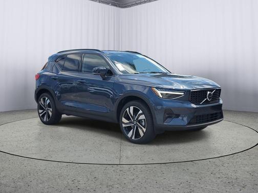 2026 Volvo XC40 B5 Ultra