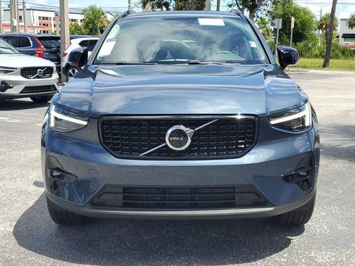 2026 Volvo XC40 B5 Ultra