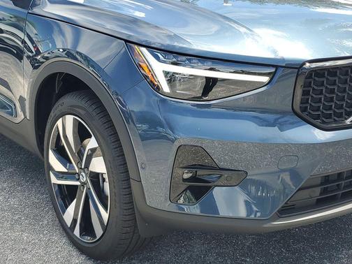 2026 Volvo XC40 B5 Ultra