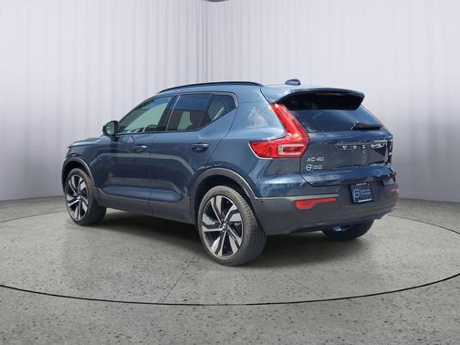 2026 Volvo XC40 B5 Ultra