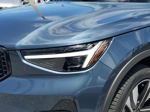 2026 Volvo XC40 B5 Ultra