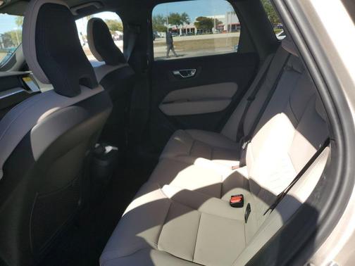 2026 Volvo XC60 B5 Core