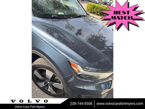 2022 Volvo XC40 T5 Momentum