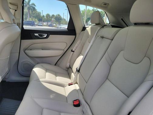 2025 Volvo XC60 Plug-In Hybrid T8 Plus