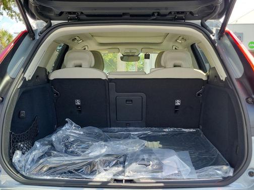 2025 Volvo XC60 Plug-In Hybrid T8 Plus