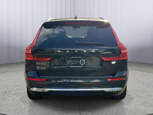 Onyx Black Metallic 2022 Volvo XC60 Recharge Plug-In Hybrid T8 Inscription