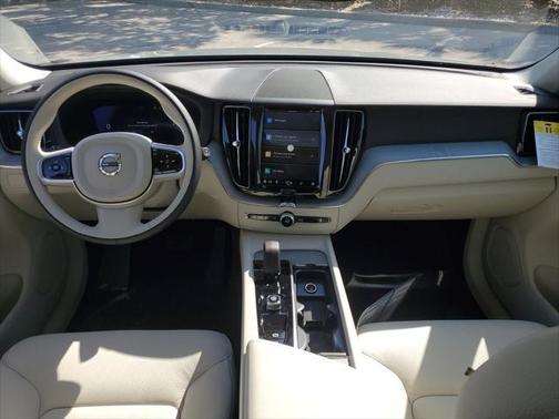 2025 Volvo XC60 Plug-In Hybrid T8 Plus