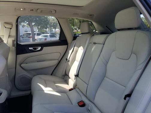 2025 Volvo XC60 Plug-In Hybrid T8 Plus