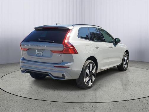 2025 Volvo XC60 Plug-In Hybrid T8 Plus