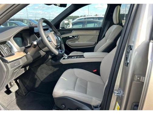 2025 Volvo XC90 B5 Plus 7-Seater