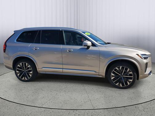 2025 Volvo XC90 B5 Plus 7-Seater