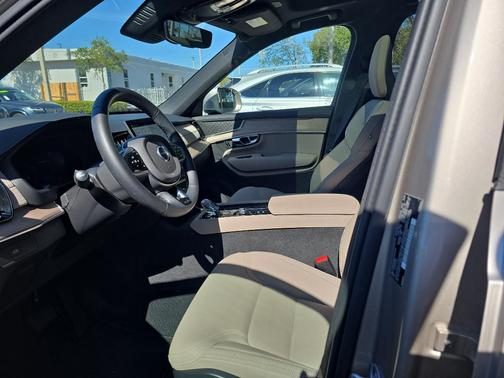 2025 Volvo XC90 B5 Plus 7-Seater