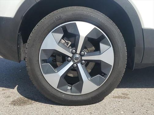 2025 Volvo XC40 B5 Plus Bright Theme