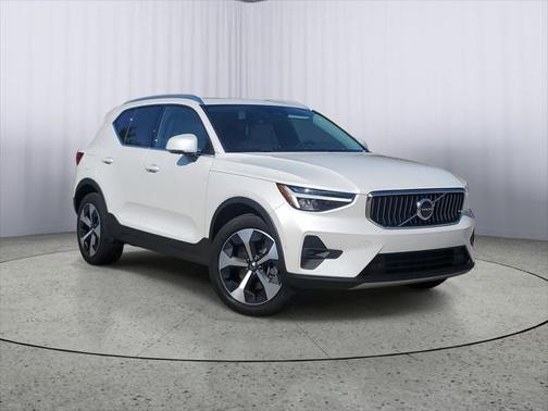 2025 Volvo XC40 B5 Plus Bright Theme