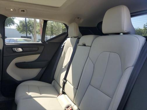 2025 Volvo XC40 B5 Plus Bright Theme