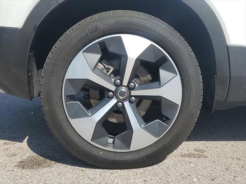 2025 Volvo XC40 B5 Plus Bright Theme