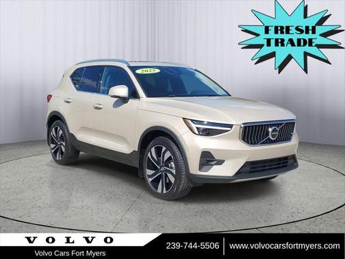 2025 Volvo XC40 B5 Plus Bright Theme