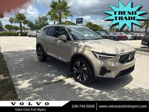 2025 Volvo XC40 B5 Plus Bright Theme