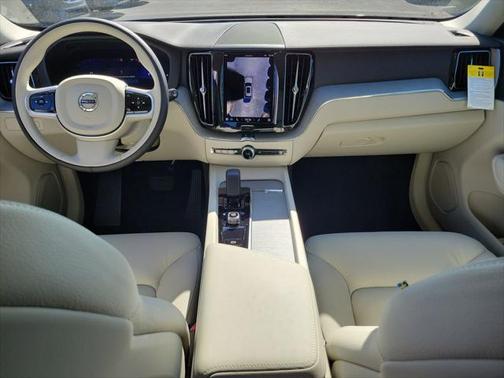 2025 Volvo XC60 Plug-In Hybrid T8 Plus