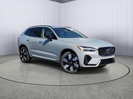 2025 Volvo XC60 Plug-In Hybrid T8 Plus