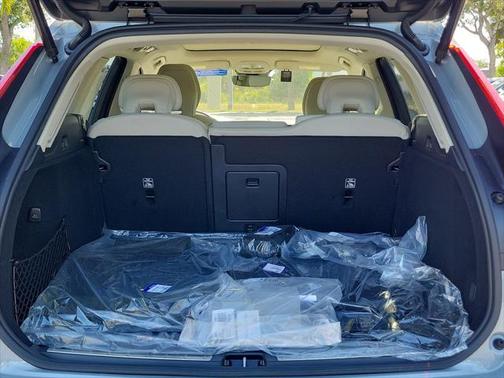2025 Volvo XC60 Plug-In Hybrid T8 Plus