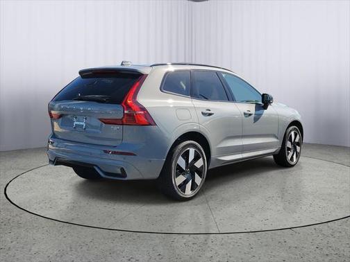 2025 Volvo XC60 Plug-In Hybrid T8 Plus