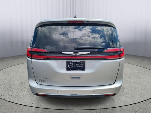 Silver Mist Clearcoat 2024 Chrysler Pacifica Touring L