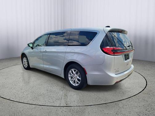 Silver Mist Clearcoat 2024 Chrysler Pacifica Touring L